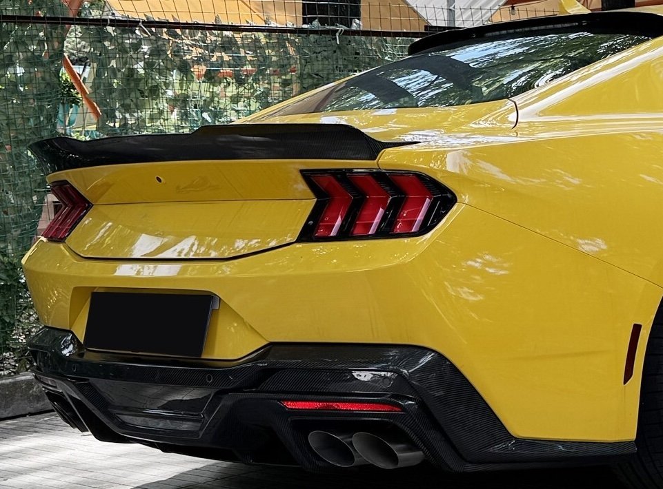 Ford Mustang (S650) Dark Horse Carbon Fiber Rear Trunk Spoiler